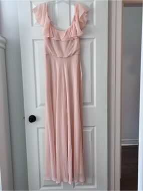 Prom dress🩷 Beautiful full length dress with a versatile neck line.